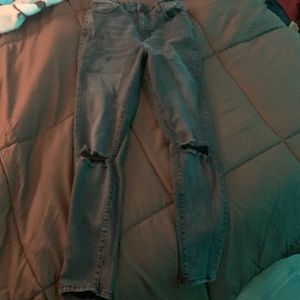 Black ripped skinny jeans